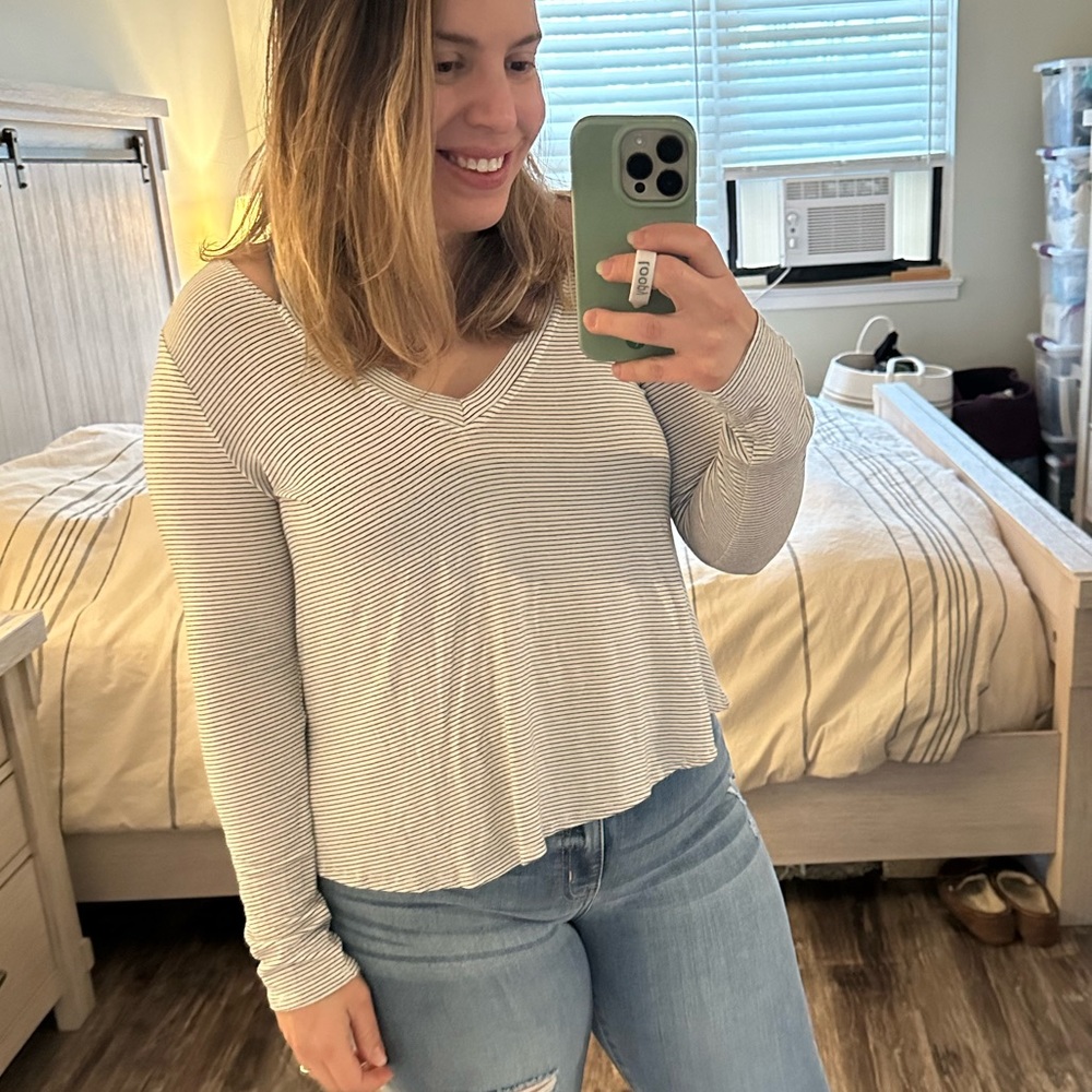 NYTT kurstin neckline cutout knit top